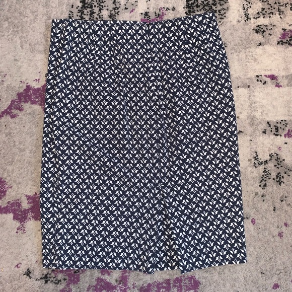 Loft pencil skirt! - Picture 3 of 3